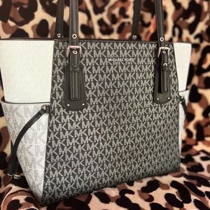 GORGEOUS Tri-Color Michael Kors Tote